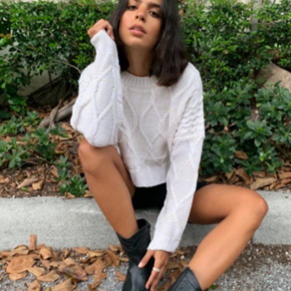 Princess Polly Off-White Cropped Sweatshirt - Picture 2 of 4